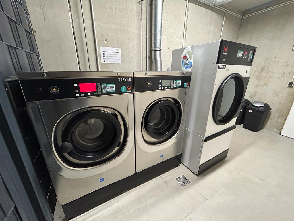 Waschraum mit professioneller Technik